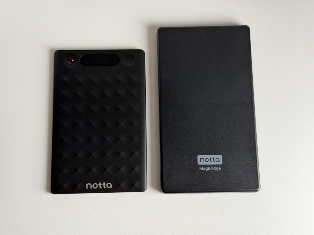 Notta Memo本体とType-C充電ポート付き専用ケースMagbridge